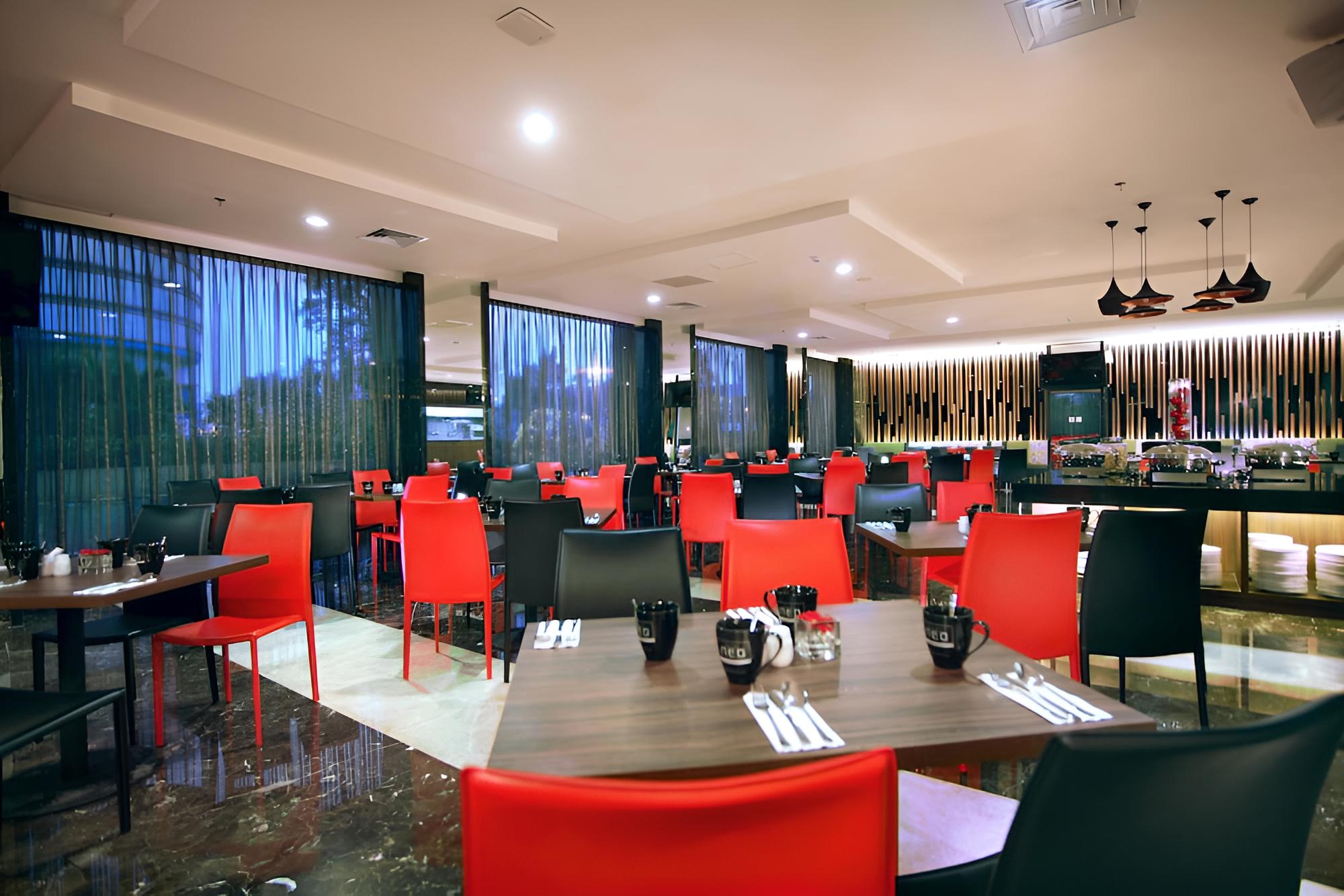 NEO Hotel Mangga Dua by ASTON