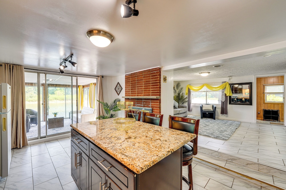 Cozy House on Meadowbrook Lake: Serene, Scenic!