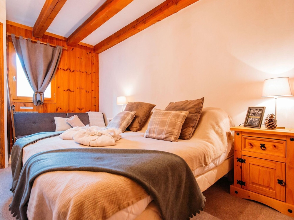 Atmospheric 14-person Chalet in Plagne 1800 photo 3