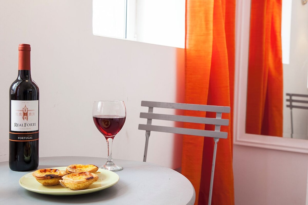 JOIVY Charming 2BR Apt w/ workspace at the heart of Alfama view 2