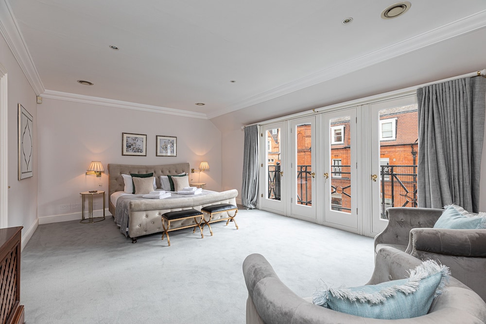 JOIVY Stunning 6-bed house near Harrods in Knightsbridge