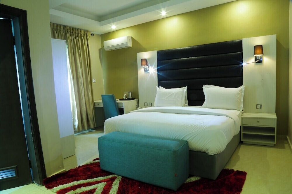 Nomsy Luxury Service Apartments