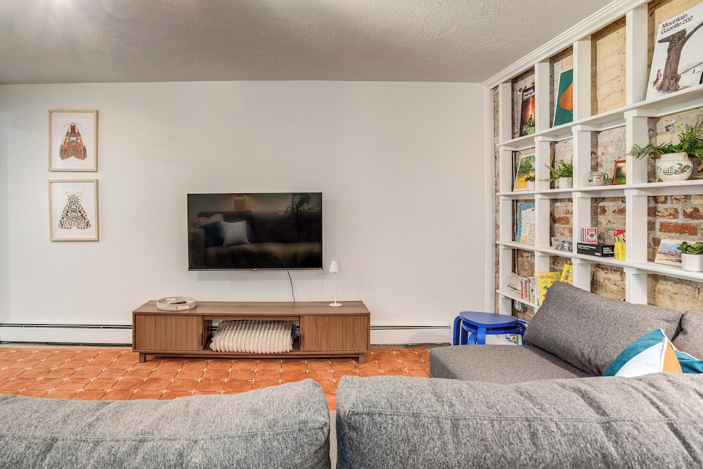 Walkable Apt w/ Off-street Parking in Cheesman!