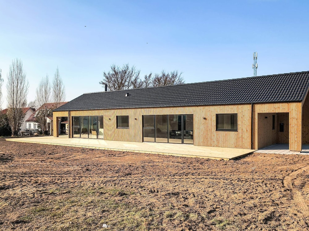 5 Star Holiday Home in Humble