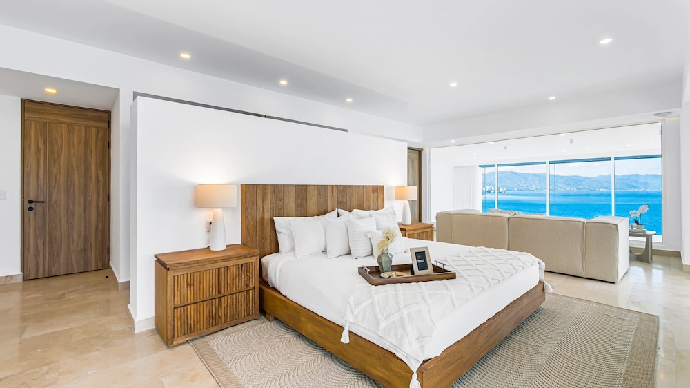 4BR Luxury Penthouse with Ocean Views