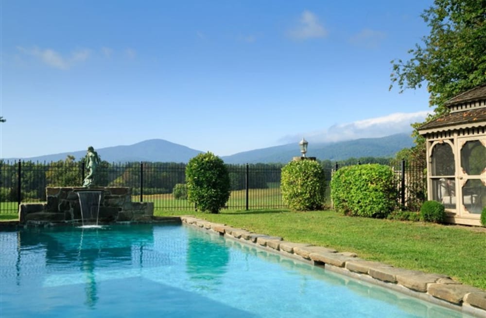 Glen Gordon Manor