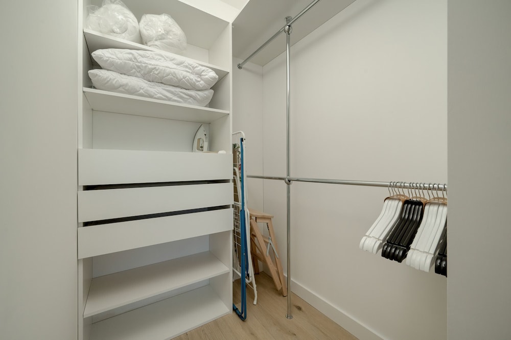 Bright & Peaceful Apartment by Renters