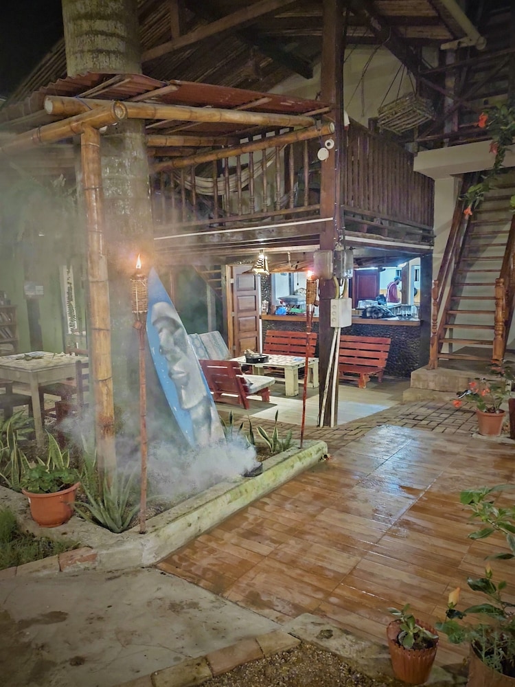 Hotel Hostal Moai - Image 1