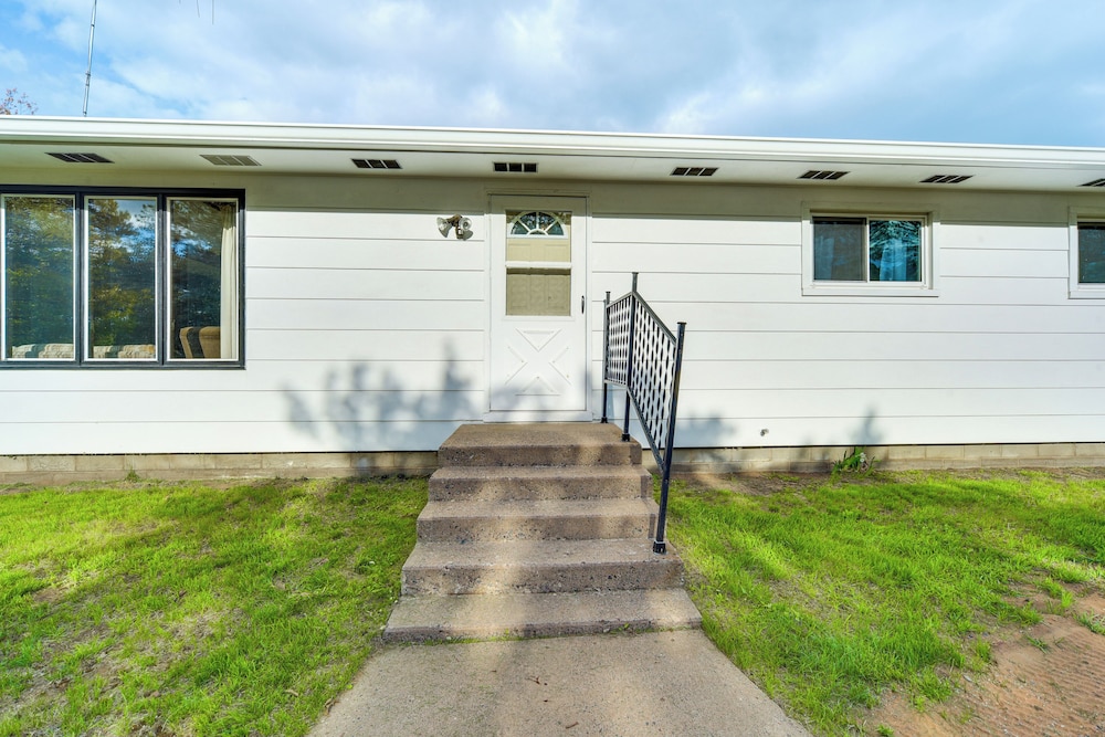 Fisher's Retreat: Hayward Home, Near ATV Trails!