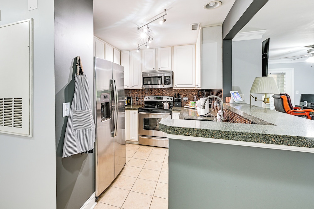 1/2 Mi to Bank of America Stadium: Uptown Condo!