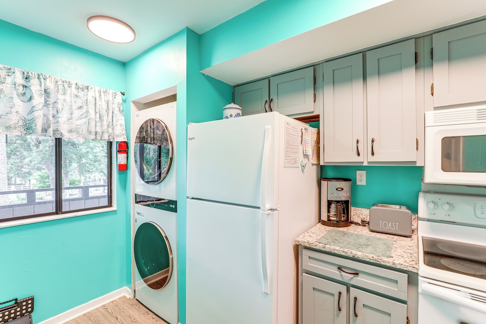 Steps to Shore + Pool Access: Myrtle Beach Condo