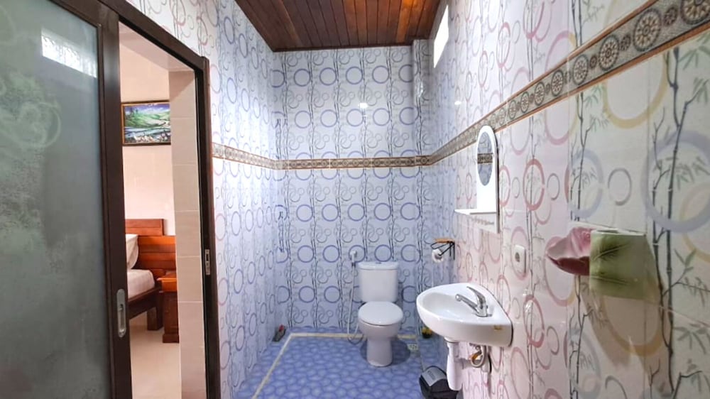Wahyuga Sari Guest House view 2