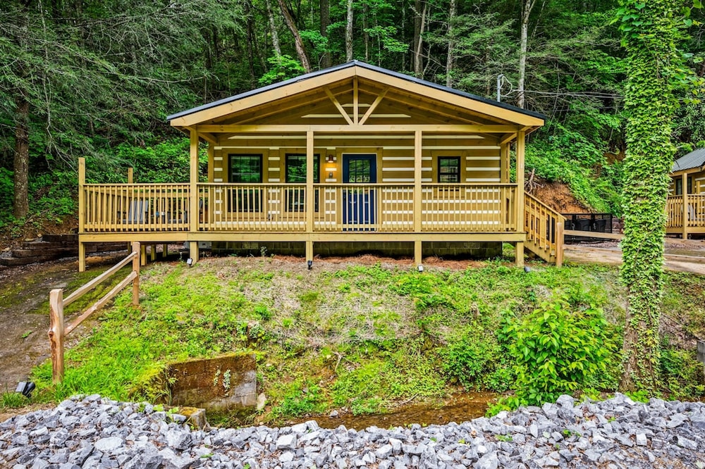 Pet-friendly Cabin 1 Gburg Fire Pit Games