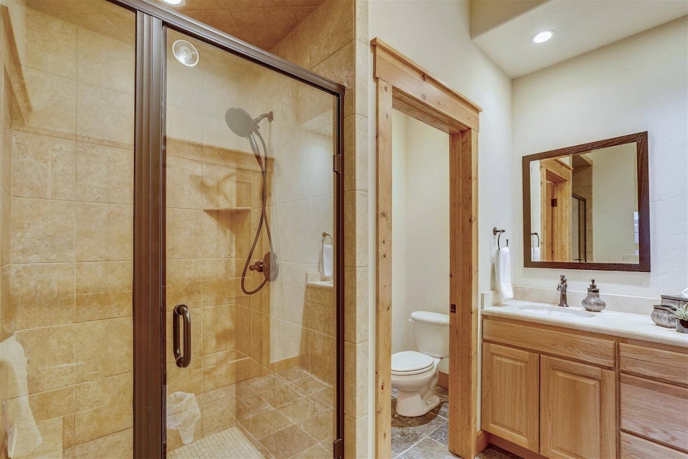 Luxury 5 Bedroom Pet-friendly Home in Breckenridge - 2 Miles to Main Street