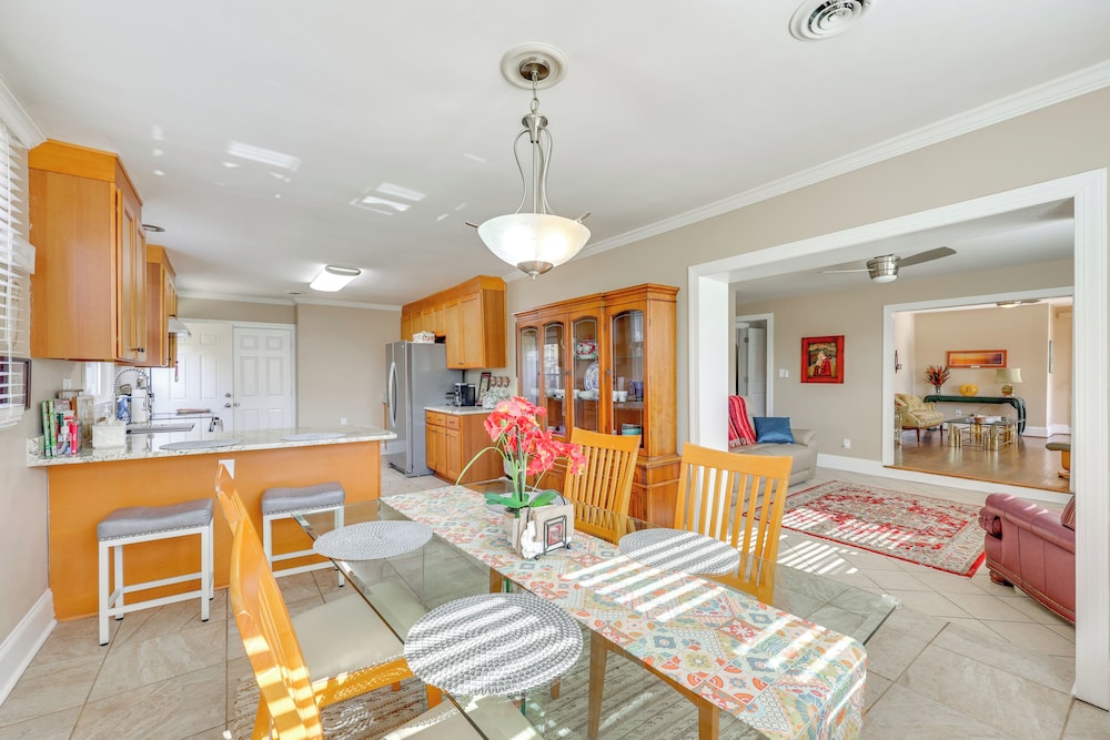 14 Mi to Raleigh: Charming Family Home!
