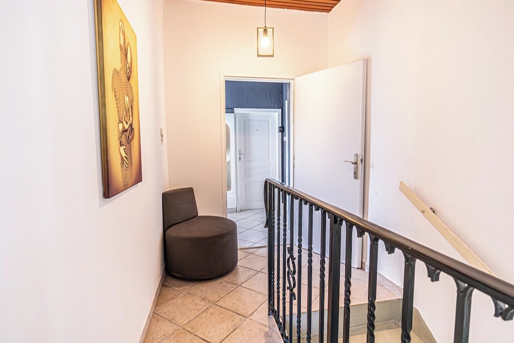 Cozy House Terrace &Garden Sleeps 34