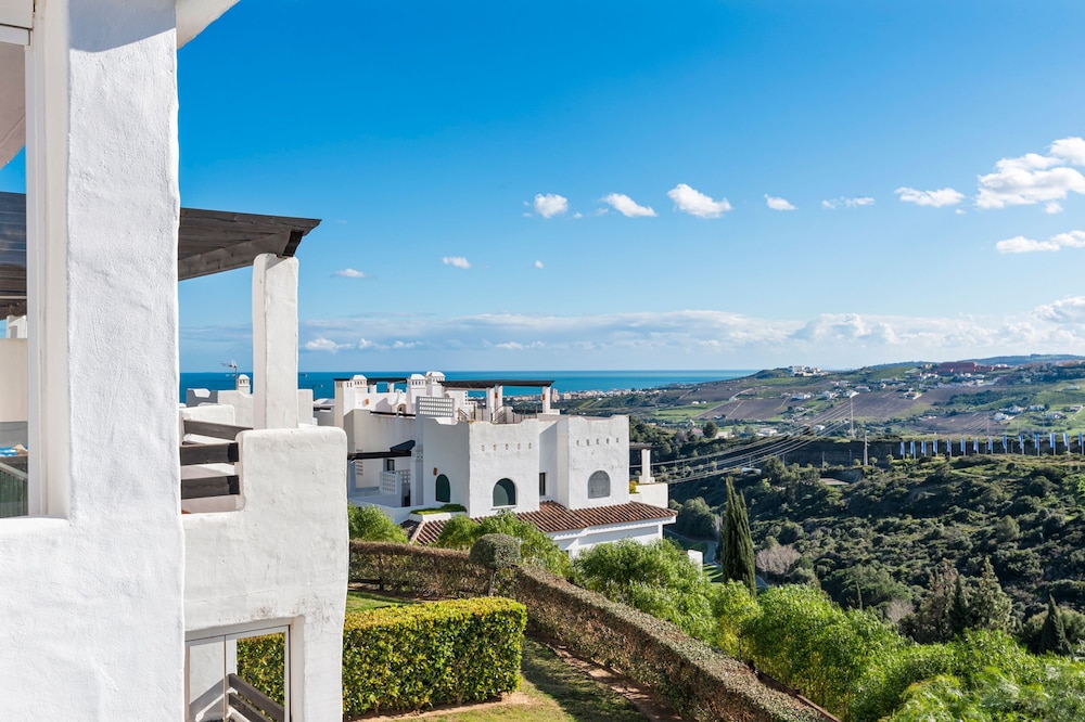 Panoramic Flat in Casares M56
