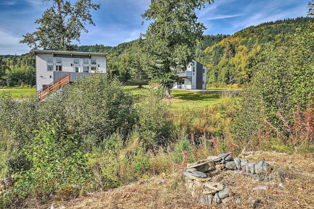 Homer Vacations - Pet-friendly Duplex w/ Northern Lights Aurora View - Property Image 5