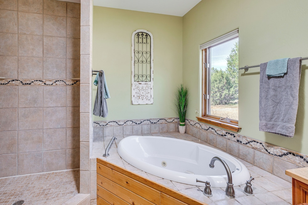 Hunt, Fish & Explore: Mtn-view Home in Hotchkiss