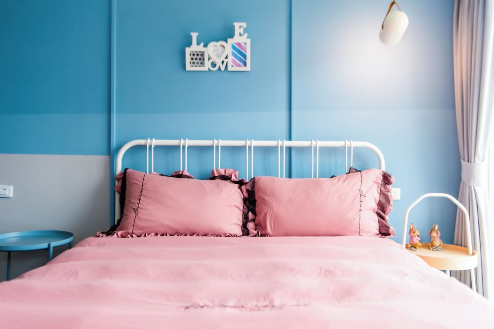Happiness Pink B&B