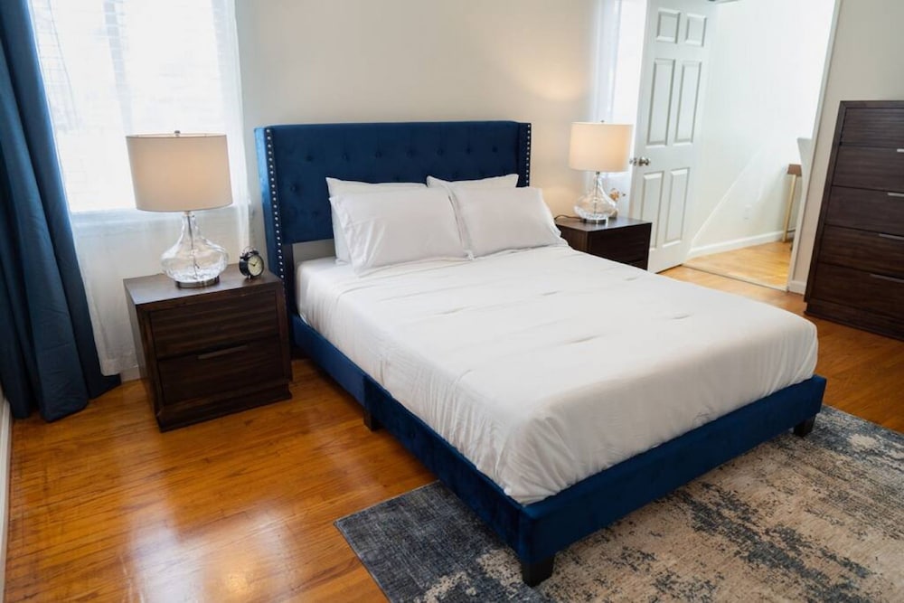 Disneyland Renovated 3BR Fullerton House w Garage Fenced Yard p56