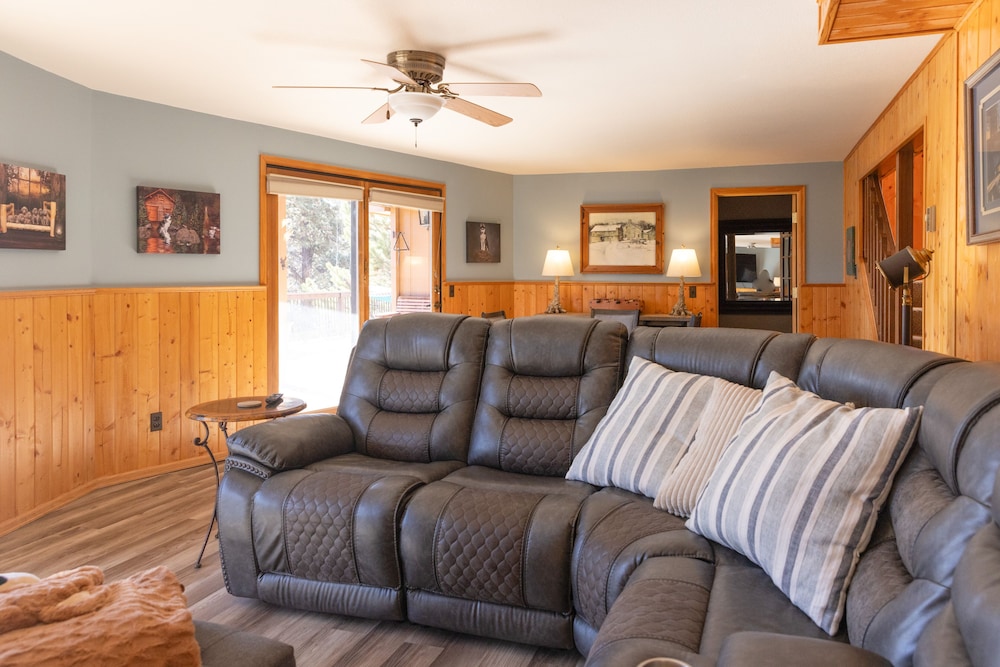 'lazy Bear Lodge' in Florissant w/ Mountain Views! view 4