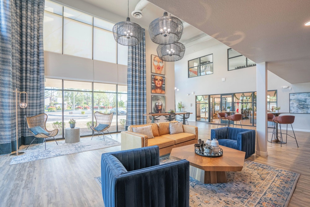 ROVE LIVING/KL - V on Broadway