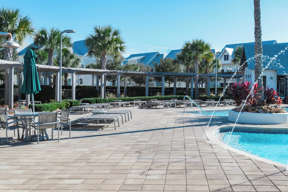 Arcade, Bar, Prominence Resort Pool and Gym Access, Close to Beach Sea Happy