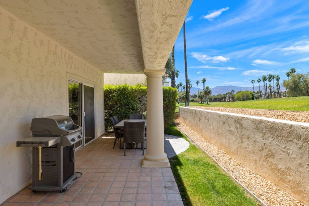 Fairway-view 3 Bedroom Condo in Palm Desert