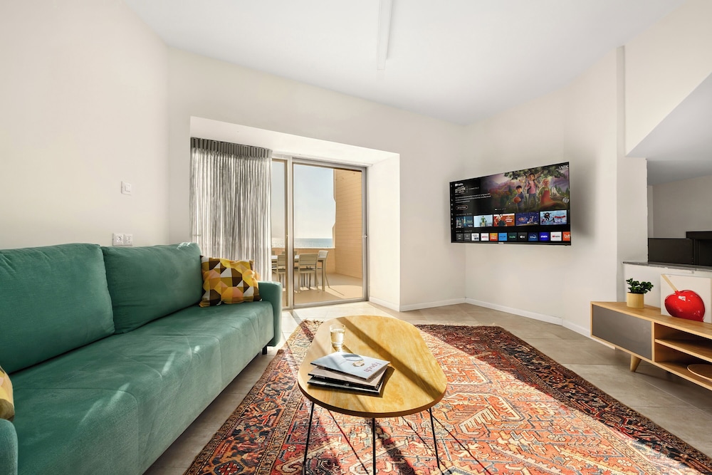 Netanya Beach Pool Studio by Sea N' Rent