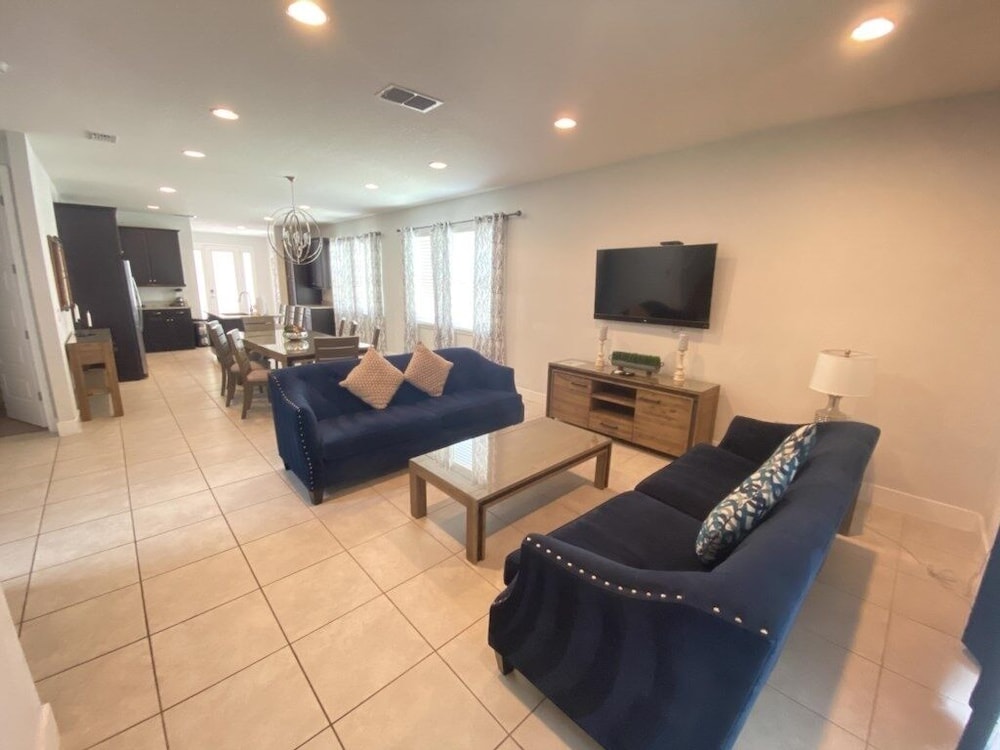 Elegant 8br Retreat W/ Private Pool, Spa & Family-friendly Comfort 8 Bedroom Villa
