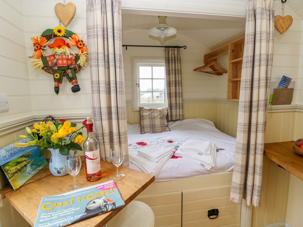 Shepherds Hut - The Hurdle view 3
