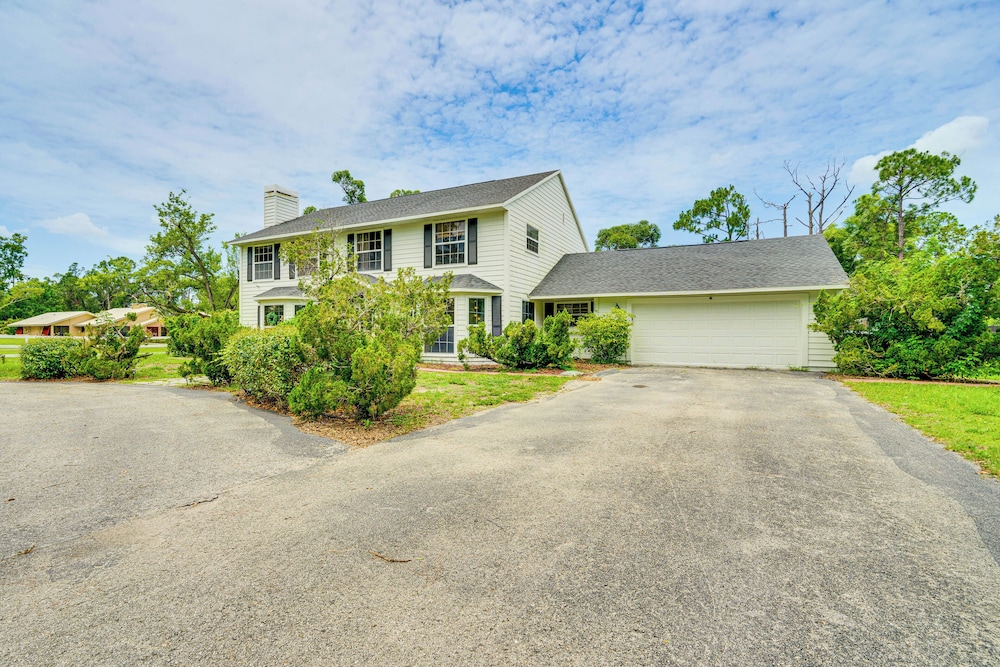 Private Pool & Yard: Family Retreat in Cape Coral