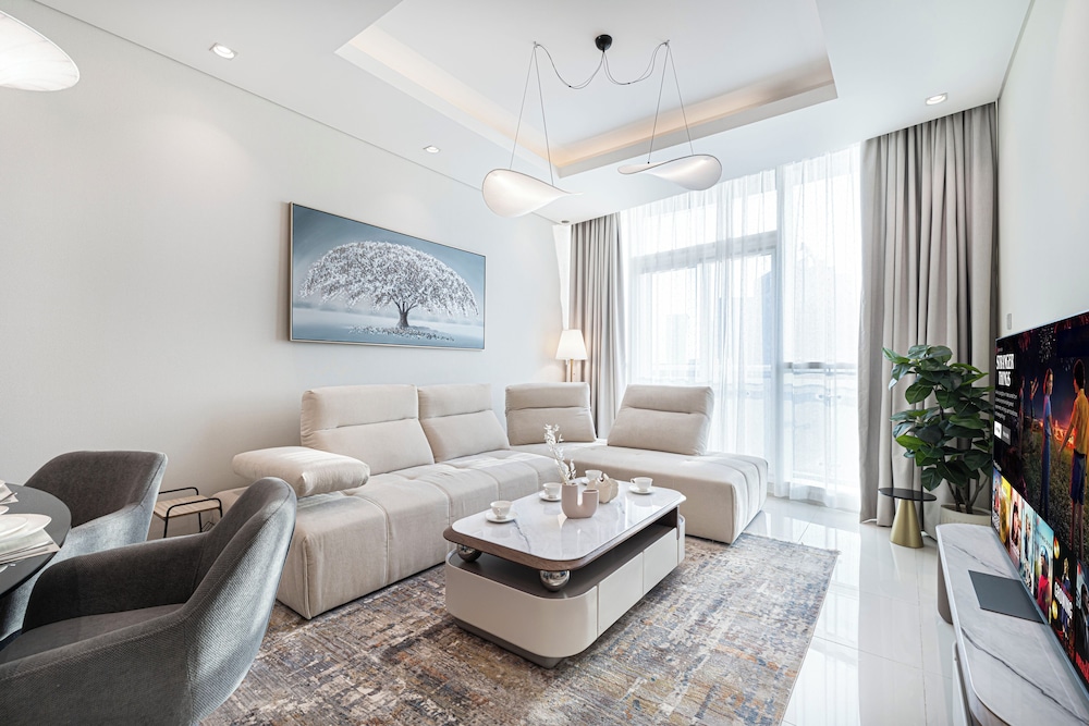 DAMAC Suites by Hostiva – Burj & Fountain