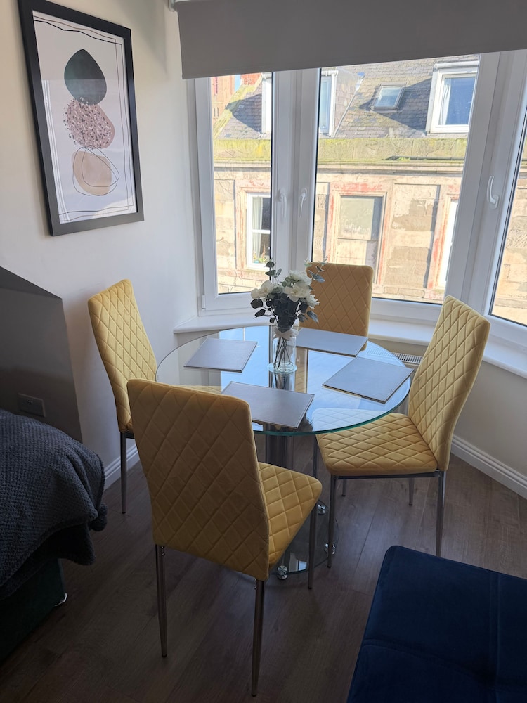 Apartment 6- 216 High Street