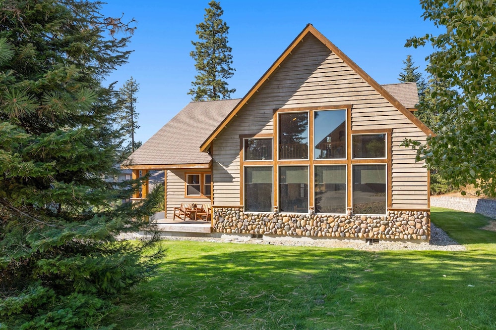 Dog-friendly Ronald Vacation Rental Cabin! view 3