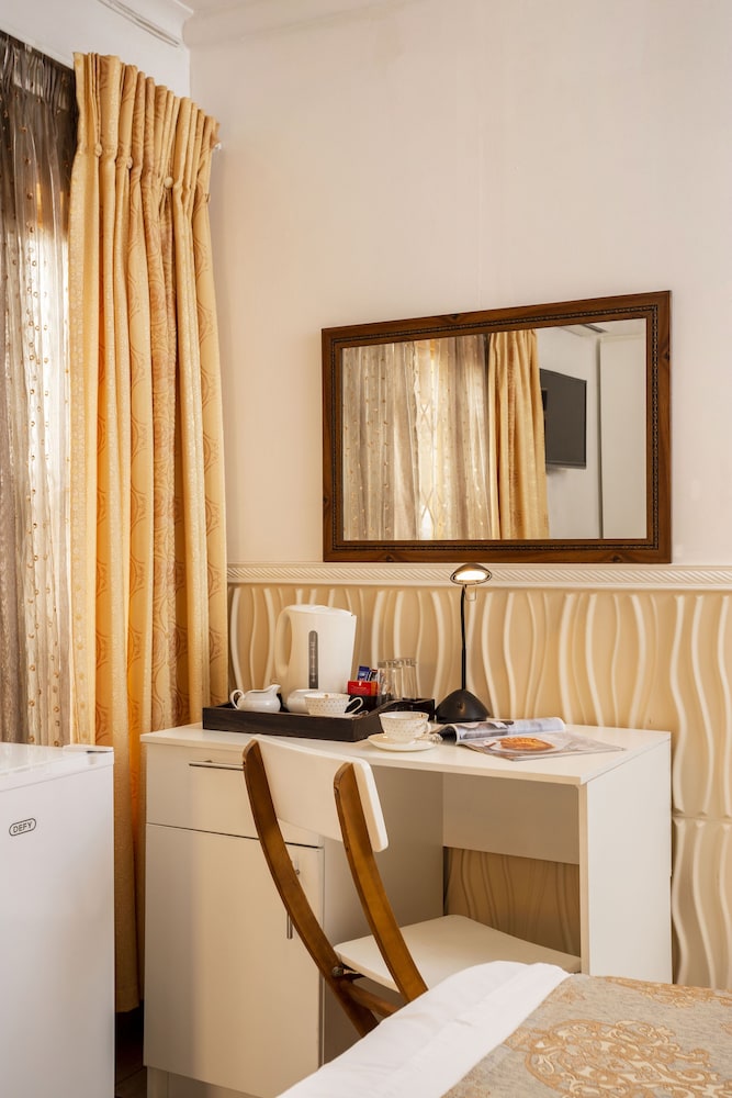 SelaMod Village guest House