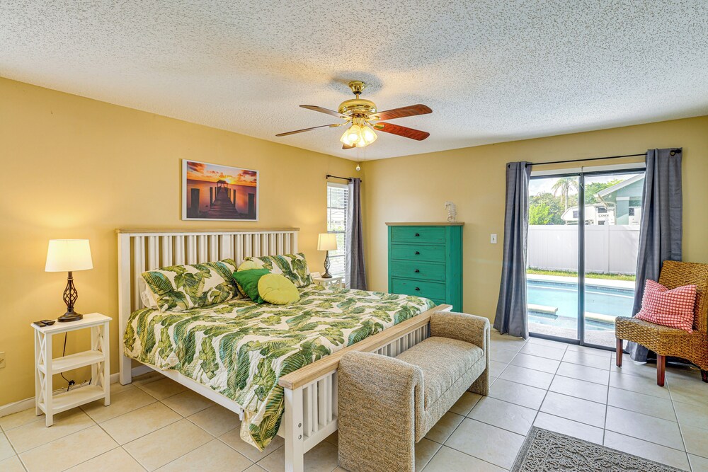 1 Mi to Dtwn Stuart: Bright Home w/ Pool & Spa!