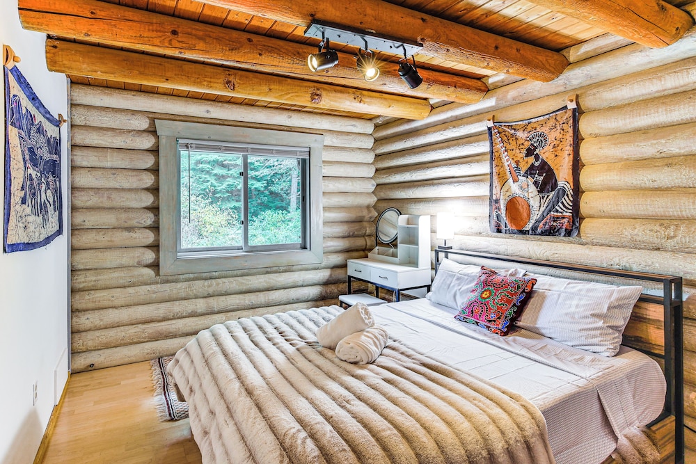 Lake Margaret Access: Boho Log Cabin w/ Backyard