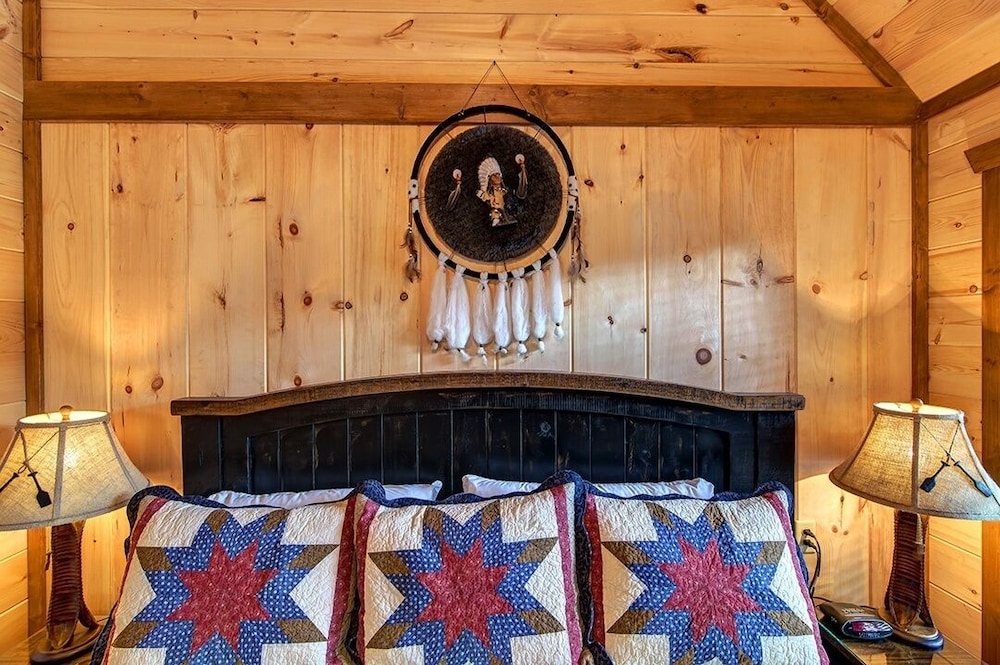Cherokee Wind - 1 Bedrooms, 1 Baths, Sleeps 4 Home by RedAwning view 4