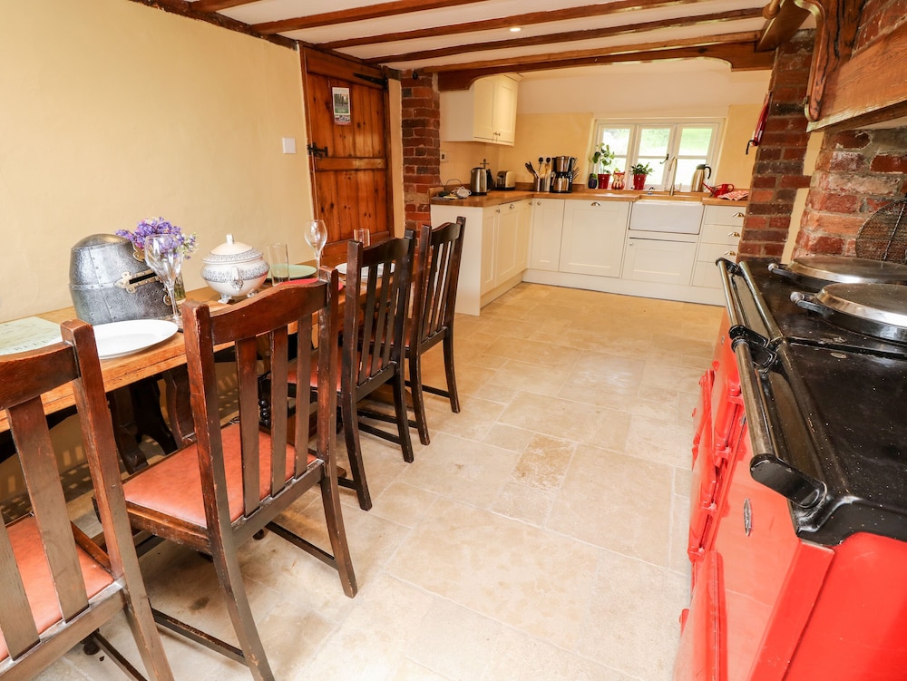 19 Clatterford Shute
