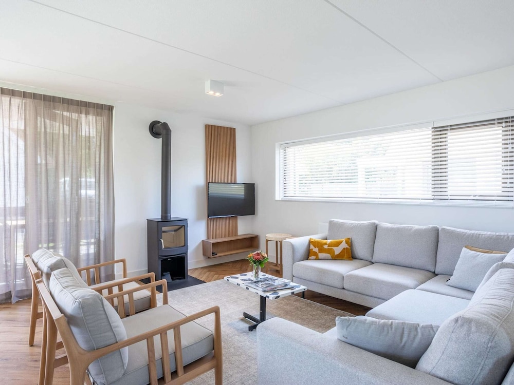 Spacious Villa on the North Sea