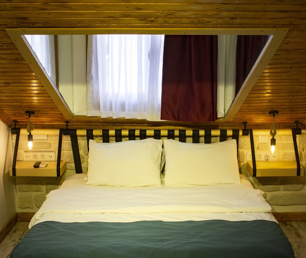 Hot Budget - Image 17