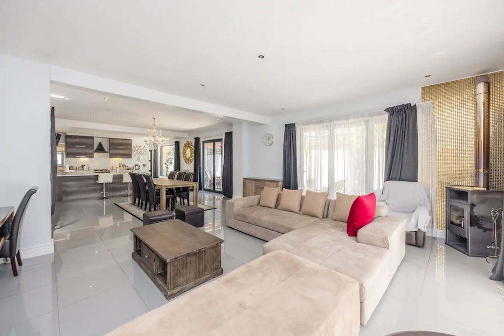 Bright and Homely 3 Bedroom Home in Newlands view 5