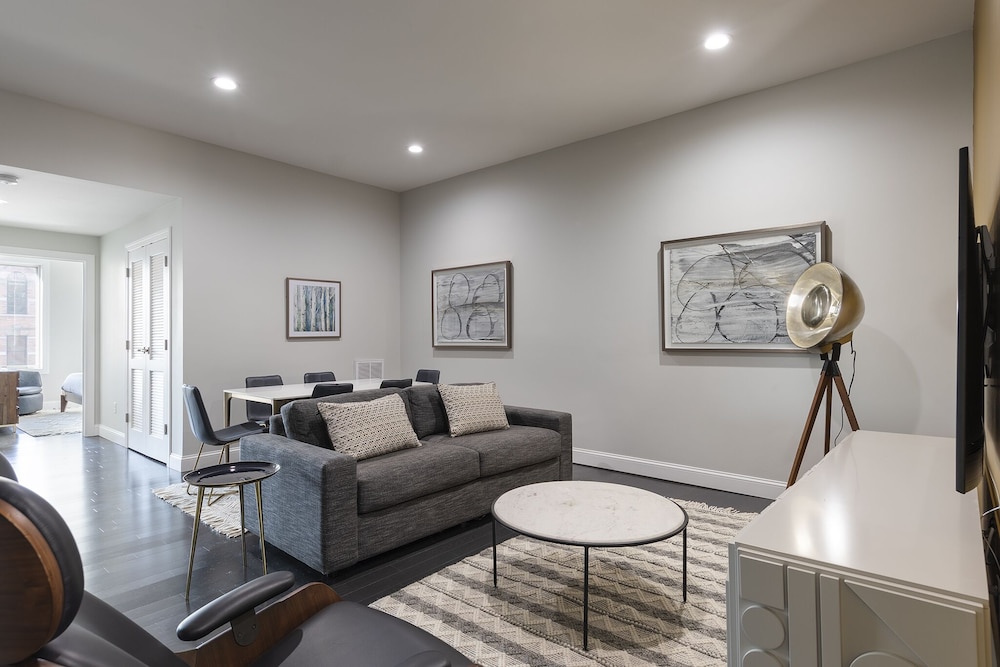 Large Stylish 3BR Loft on Cobblestone Ln Near NYC view 2