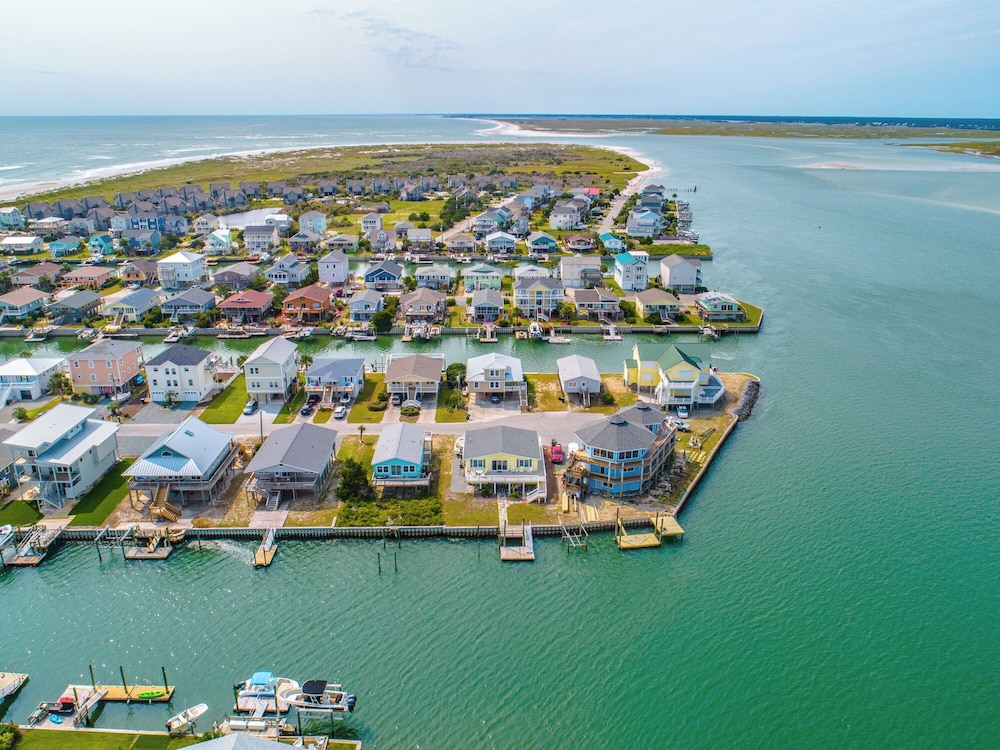 Bear's Den by Topsail Realty