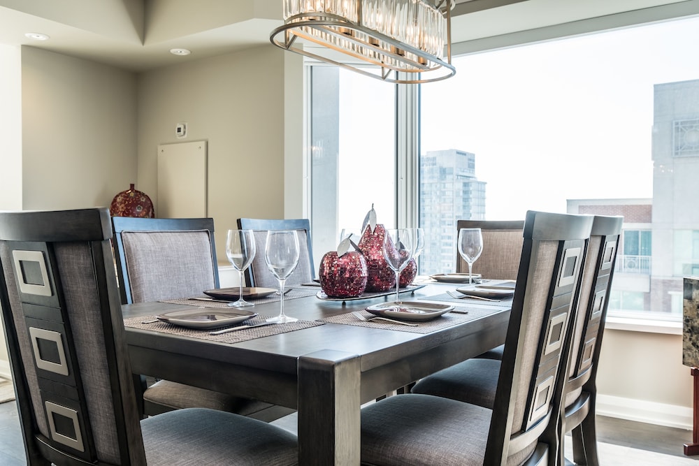 QuickStay - Premium 2bdrm in Yorkville (Yonge & Bloor)