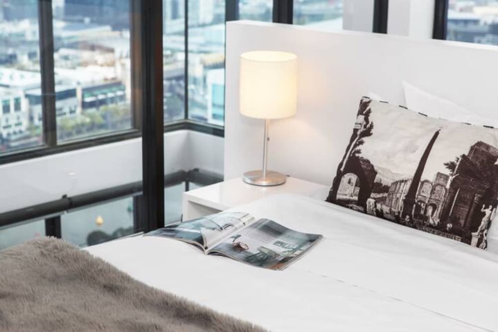 Incredible City Views in Convenient CBD Apartment