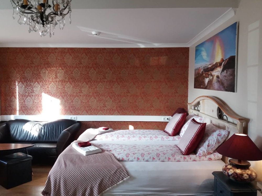 Hotel Nupan Deluxe - Image 1