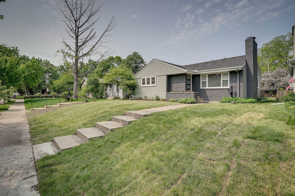 Pet-friendly Minneapolis Home ~ 8 Mi to Downtown!